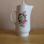 Продам фарфоровый кувшин,  объём 1, 5 литра.