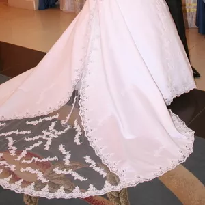 Продам свадебное платье со шлейфом б/у