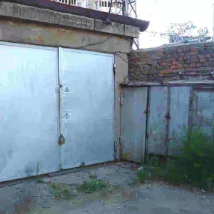 Продам капитальный кирпичный гараж Манаса Абая в Алматы.