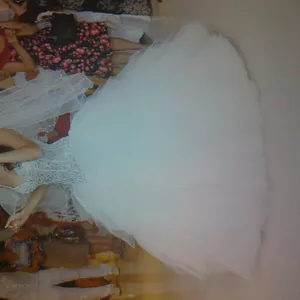 Свадебное платье (белоснежное)