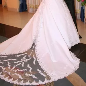 Продам красивое свадебное платье со шлейфом б/у