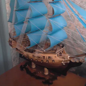 корабль(модель парусника)