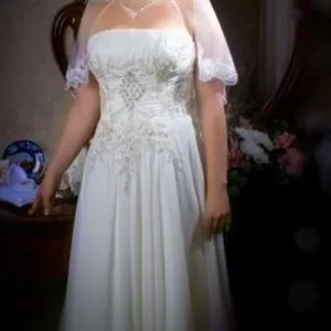 Продам свадебное платье б/у 46 размер за 45000тыс тенге 
