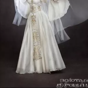 Свадебное платье расшитое жемчугом и камнями Swarovski