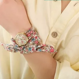 Уникальные наручные часы с ярким браслетом для девушек