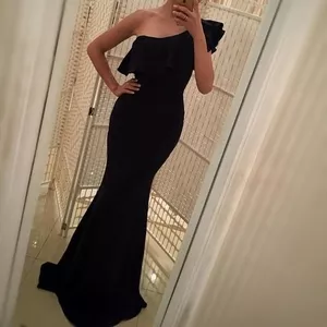Вечернее платье черного цвета