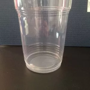 Одноразовые пластиковые стаканы 