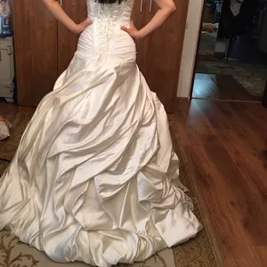Совершенно новое свадебное платье с фатой