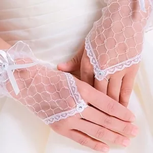 Свадебные перчатки с кружевом