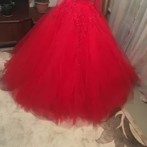 Продам 2 свадебных платья красное и белое