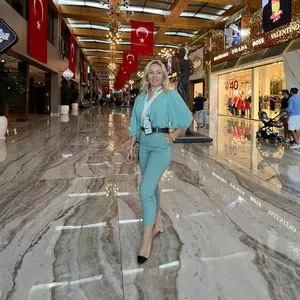 Квартира в элитном комплексе на первой береговой линии в Коньяалты./