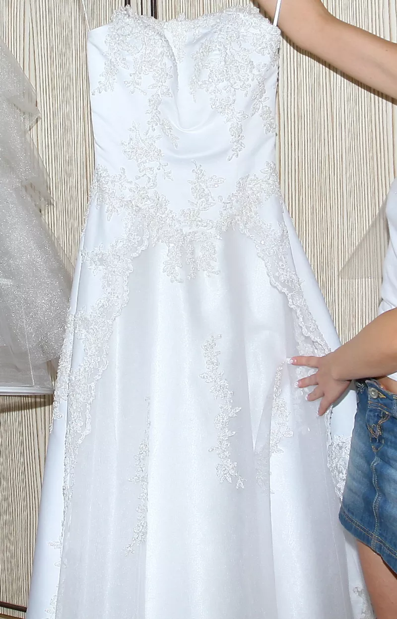 Белоснежное свадебное платье в Алматы