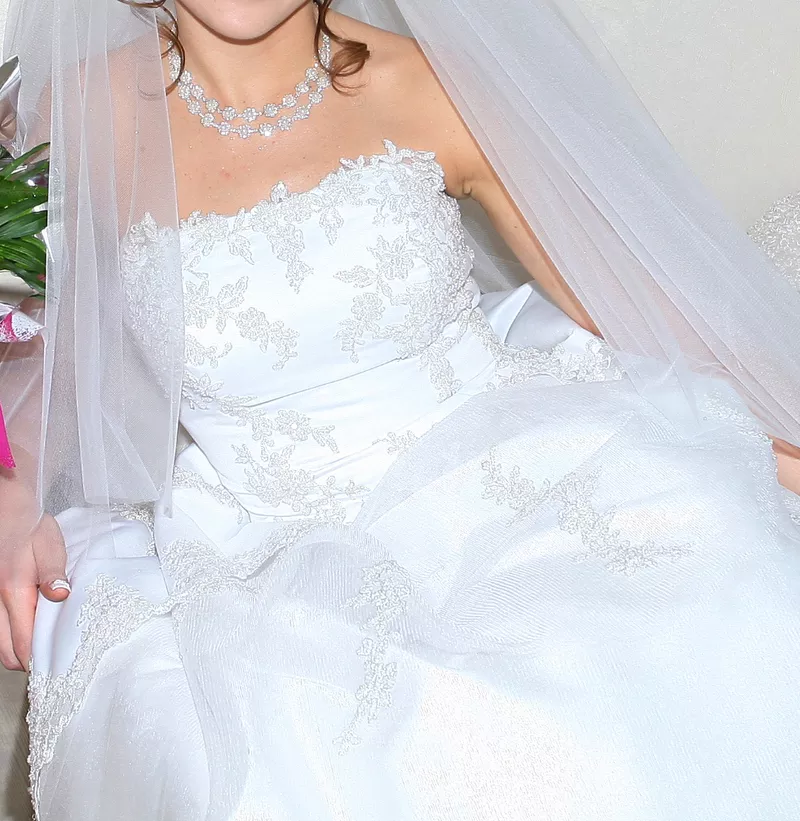 Белоснежное свадебное платье в Алматы 2