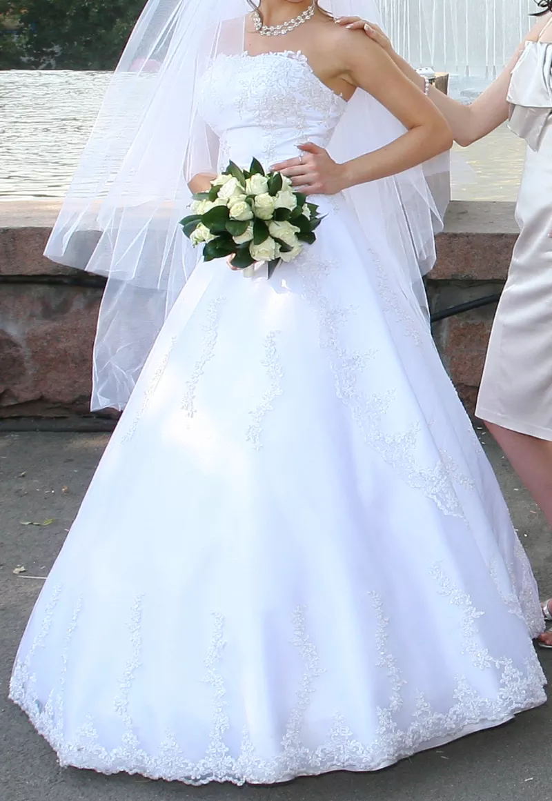 Белоснежное свадебное платье в Алматы 3