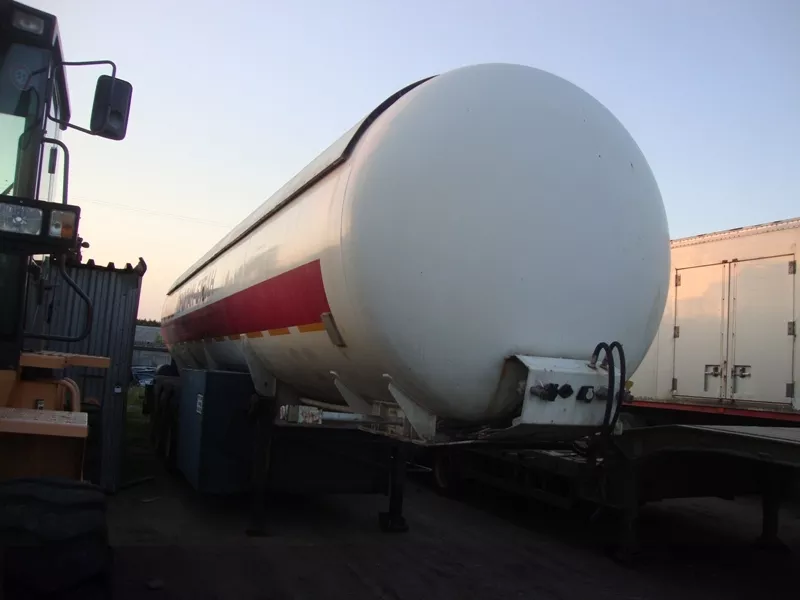 Полуприцеп-цистерна (газовоз) 42 куб. м, 2000 г. в.