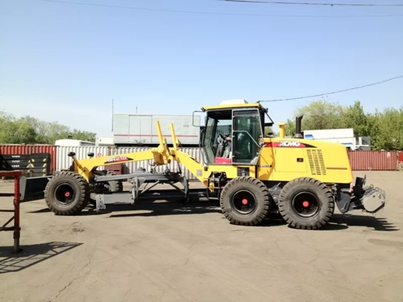 автогрейдер XCMG GR215
