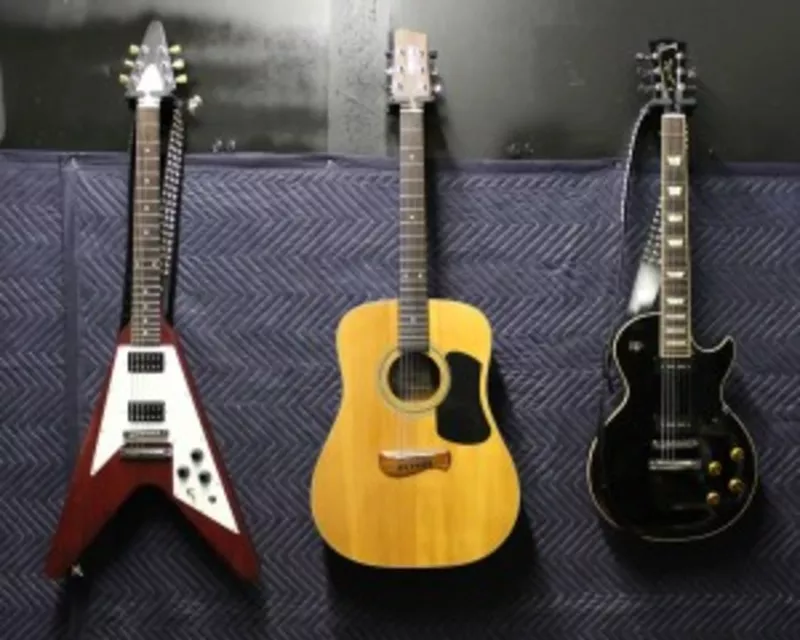 Уроки игры на гитаре в Алматы