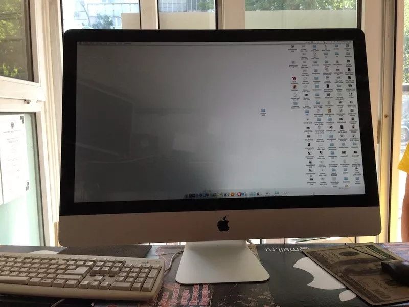 Чистка экрана iMac от пыли !