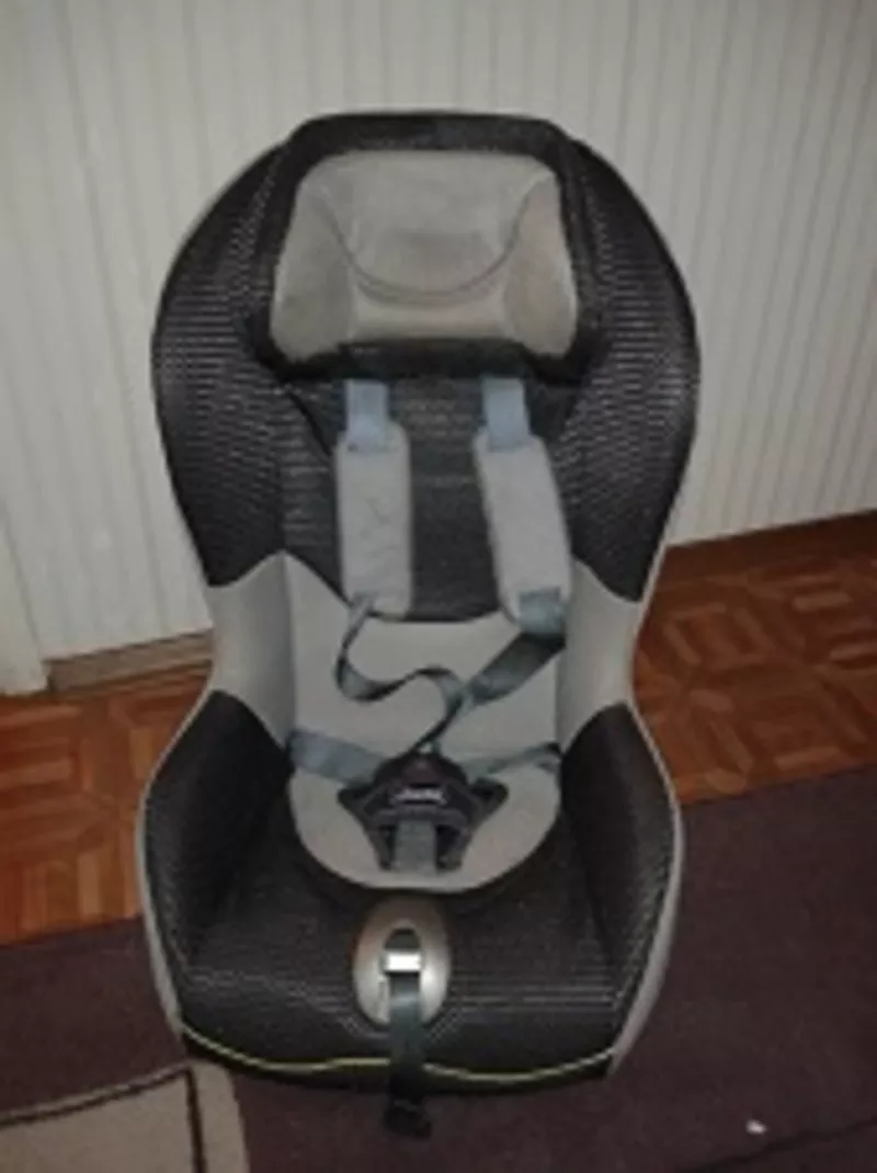 Автокресло CHICCO  - isofix