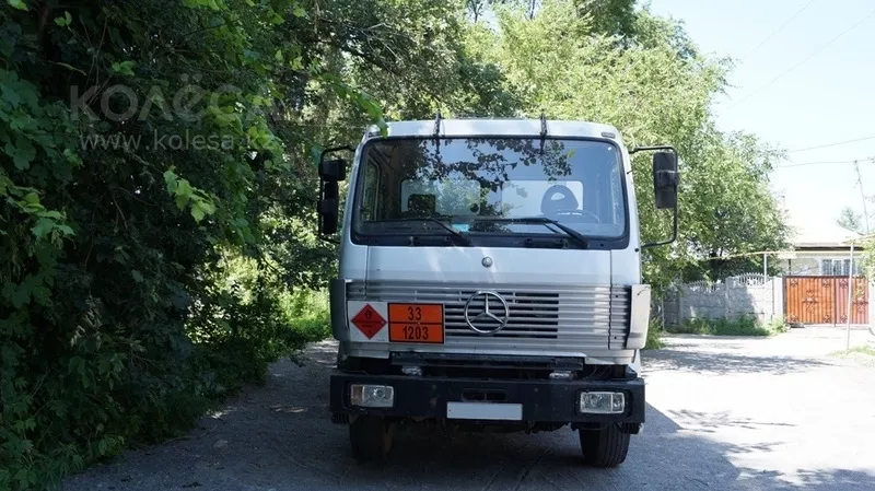 Продам бензовоз Mercedes Benz 2524 4