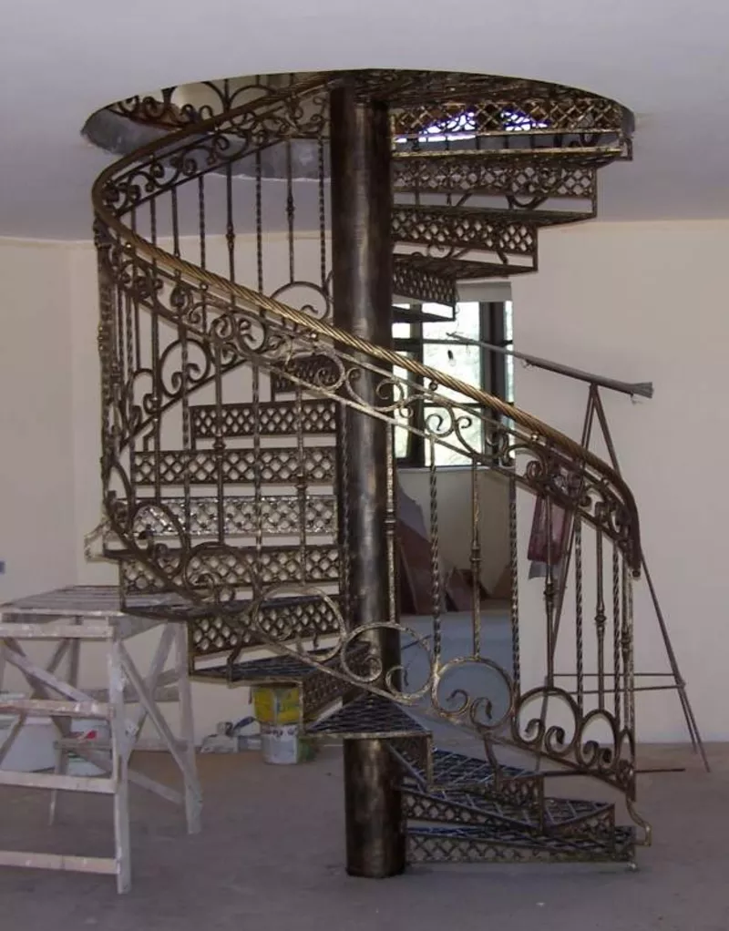кованые винтовые лестницы на второй этаж фото