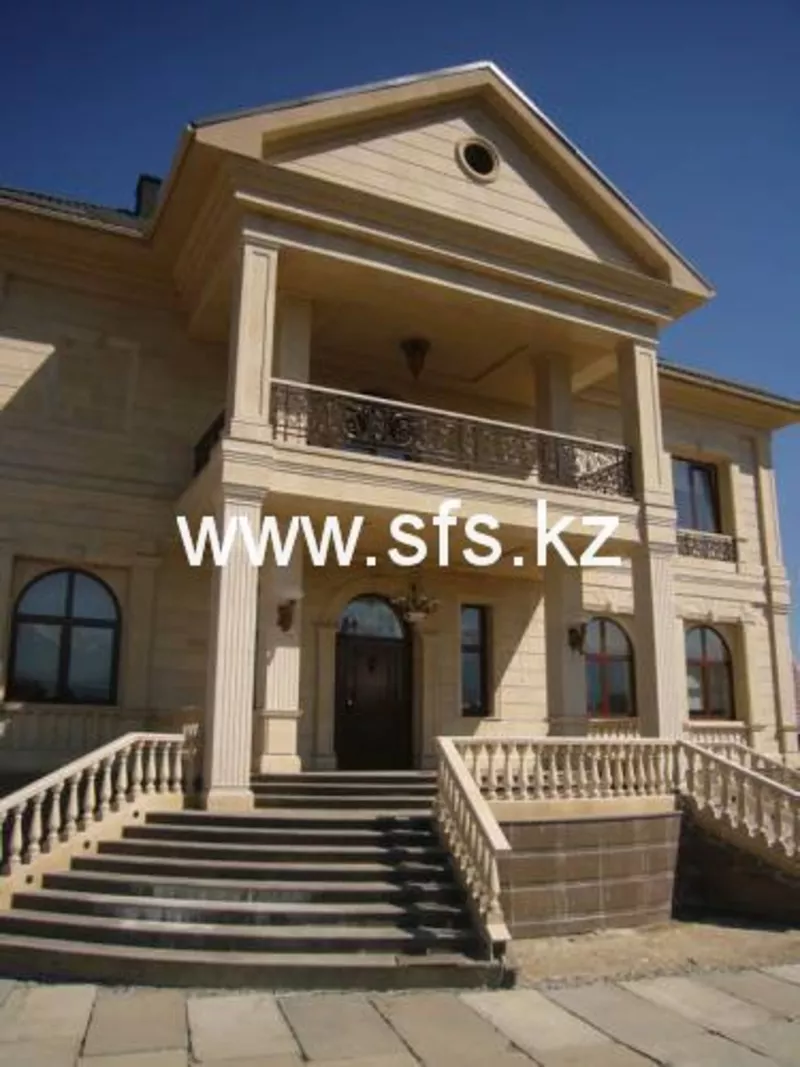 Облицовка фасада травертином гранитом