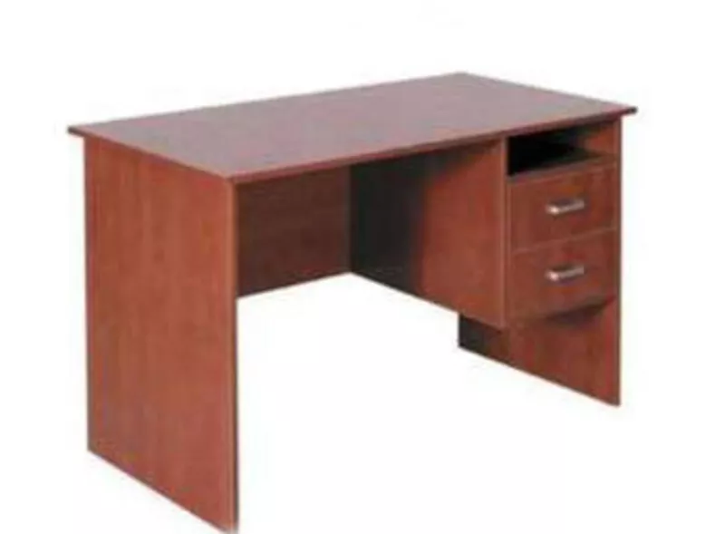 столы для офиса орехового цвета в хорошем состояний
