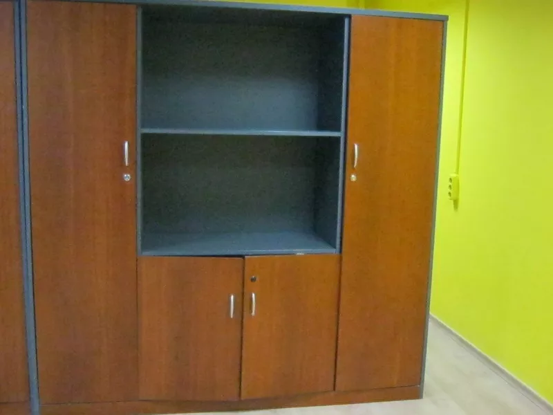 продам шкаф удобен для изпользования в офисе