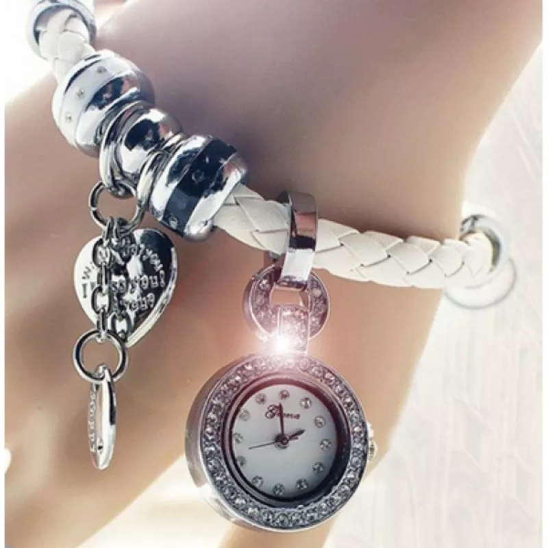 Часы-браслет в стиле 
