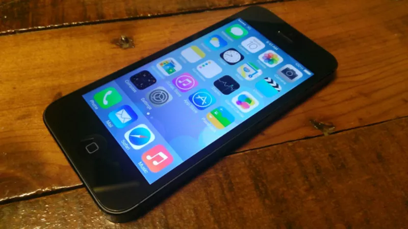 Продам срочно Айфон 5 черного цвета, iOS 8.1.1 2
