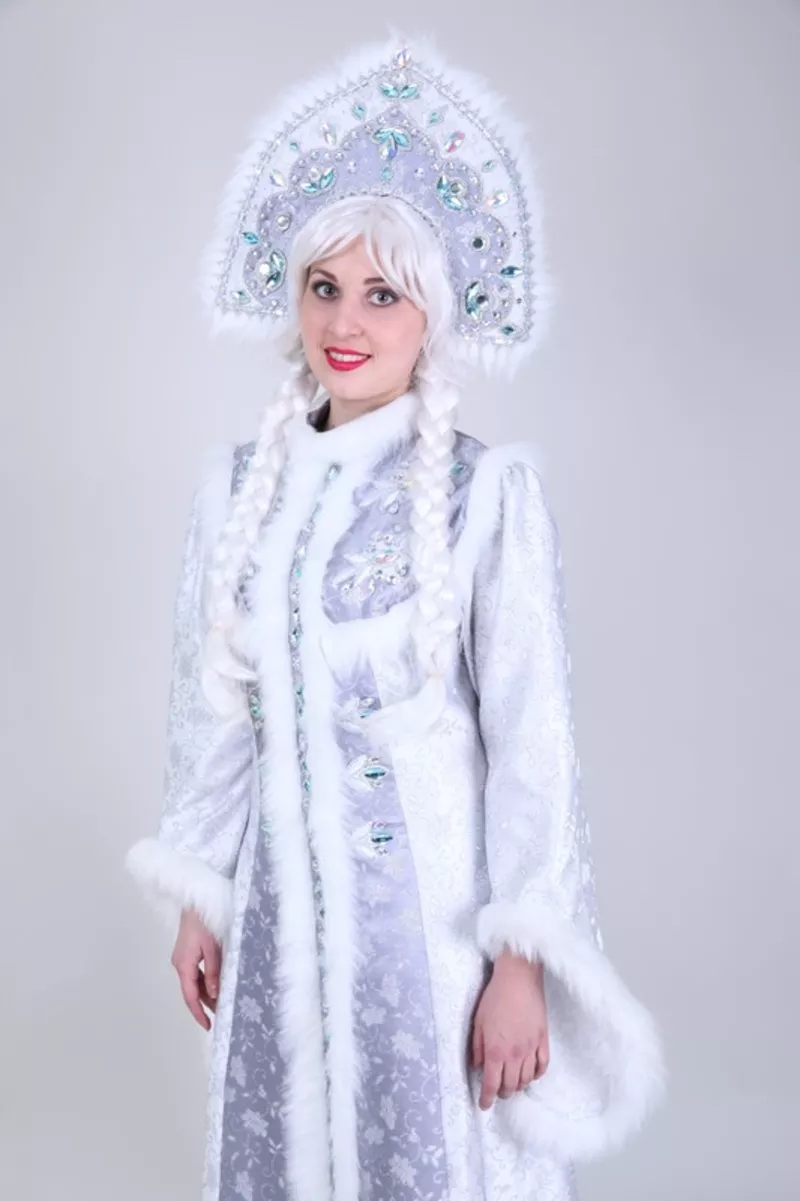 Женский карнавальный костюм Снегурочки на прокат в Алматы 2