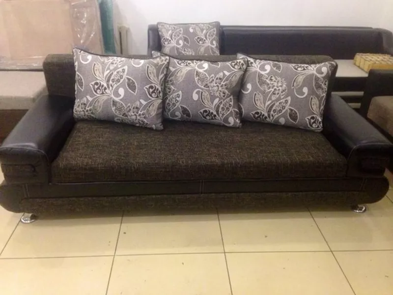 Современный стильный диван 