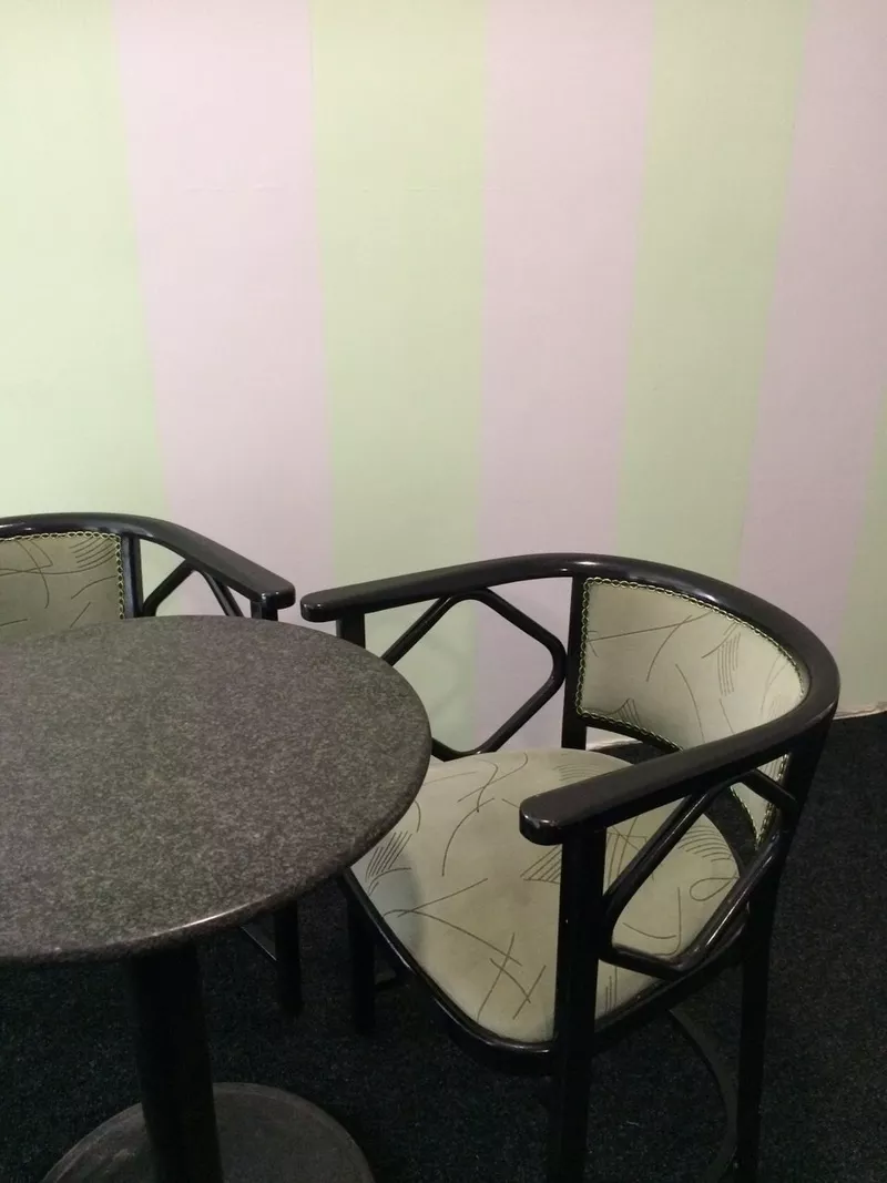 Кофейный стол со стульями 2
