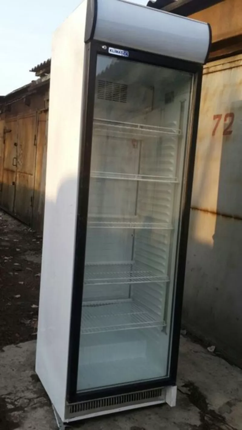 Продам витринный холодильник для напитков. 