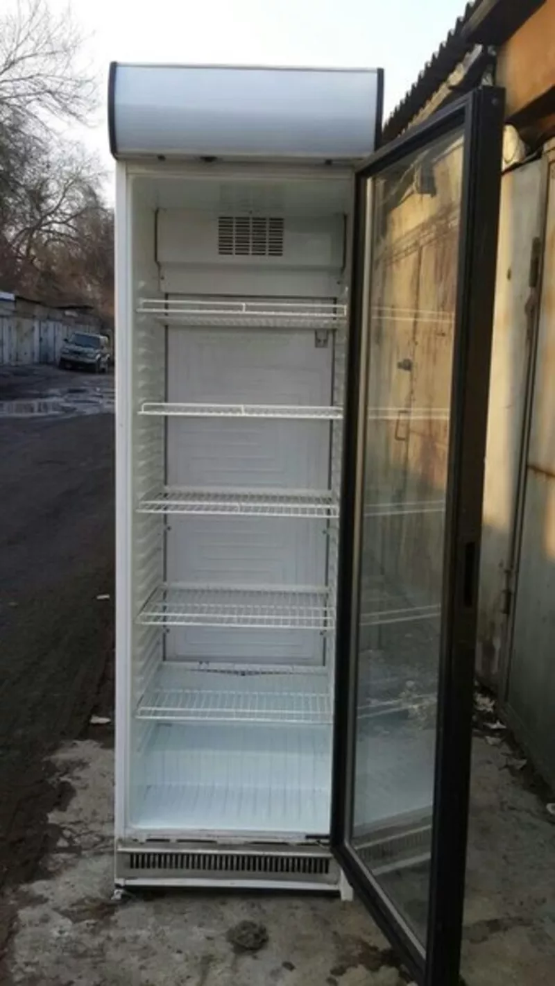 Продам витринный холодильник для напитков.  2