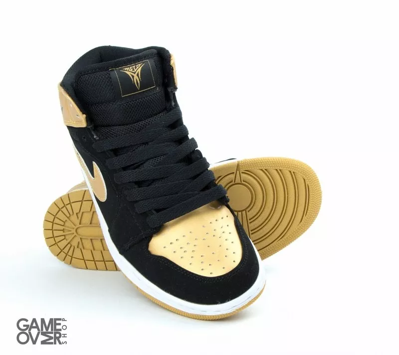 Nike Air Jordan Retro 1 Black/Gold 4