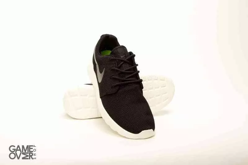 Nike Roshe Run Black White/Grey Icon 5