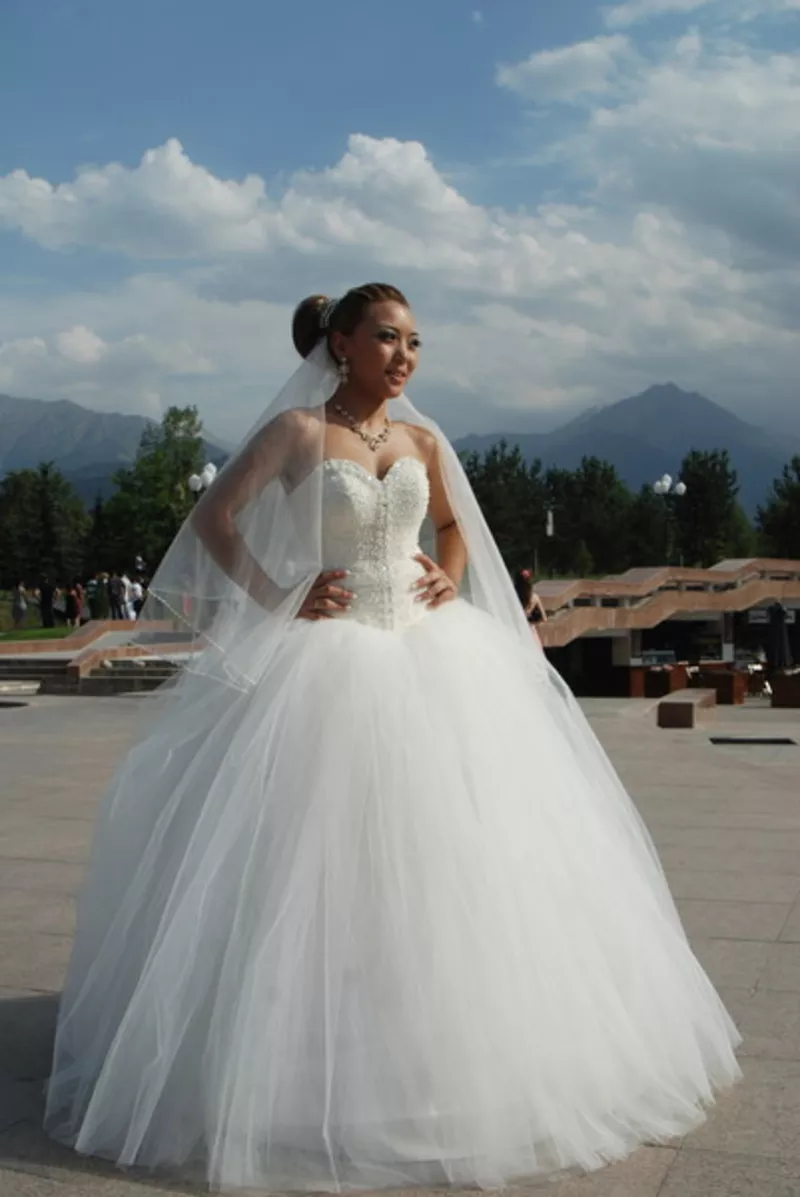 продаю очень красивое свадебное платье 2