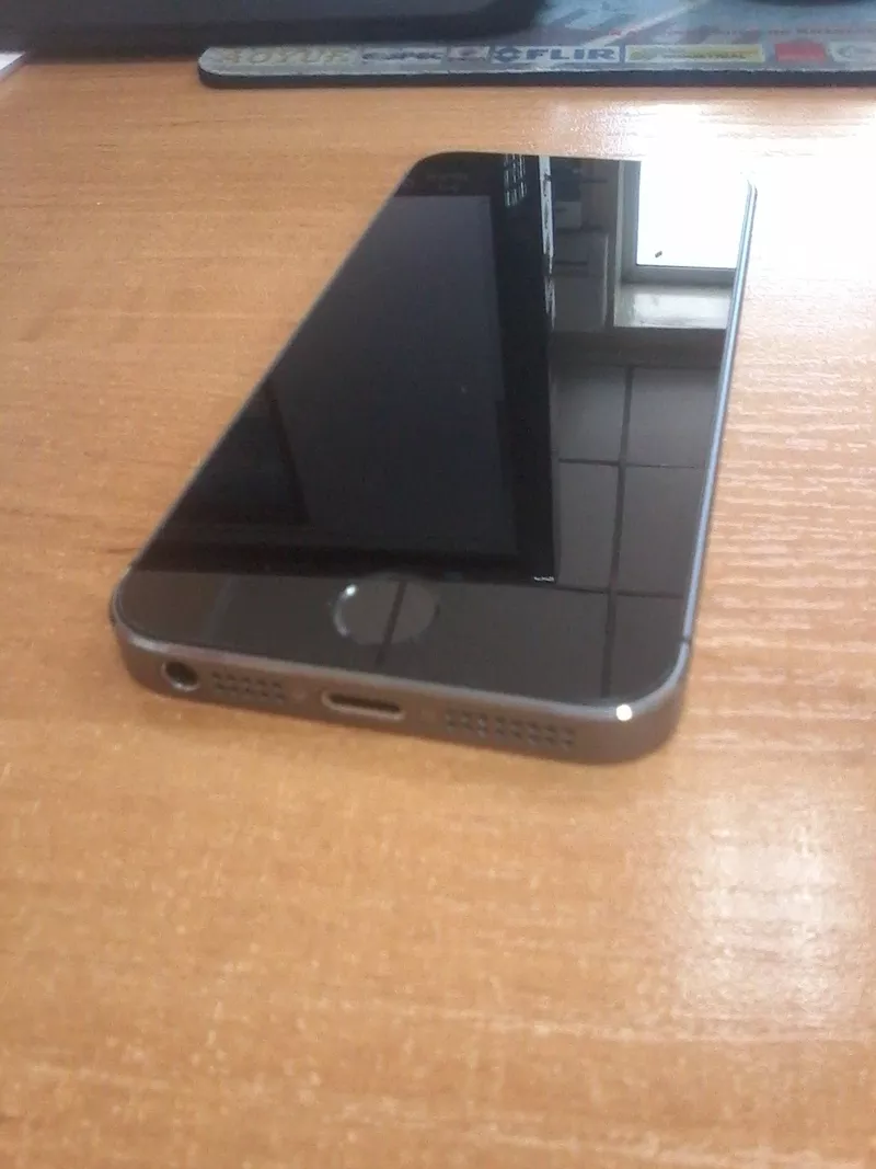 Продам IPhone 5S 32 GB цвет серый,  в отличном состоянии,  торг уместен