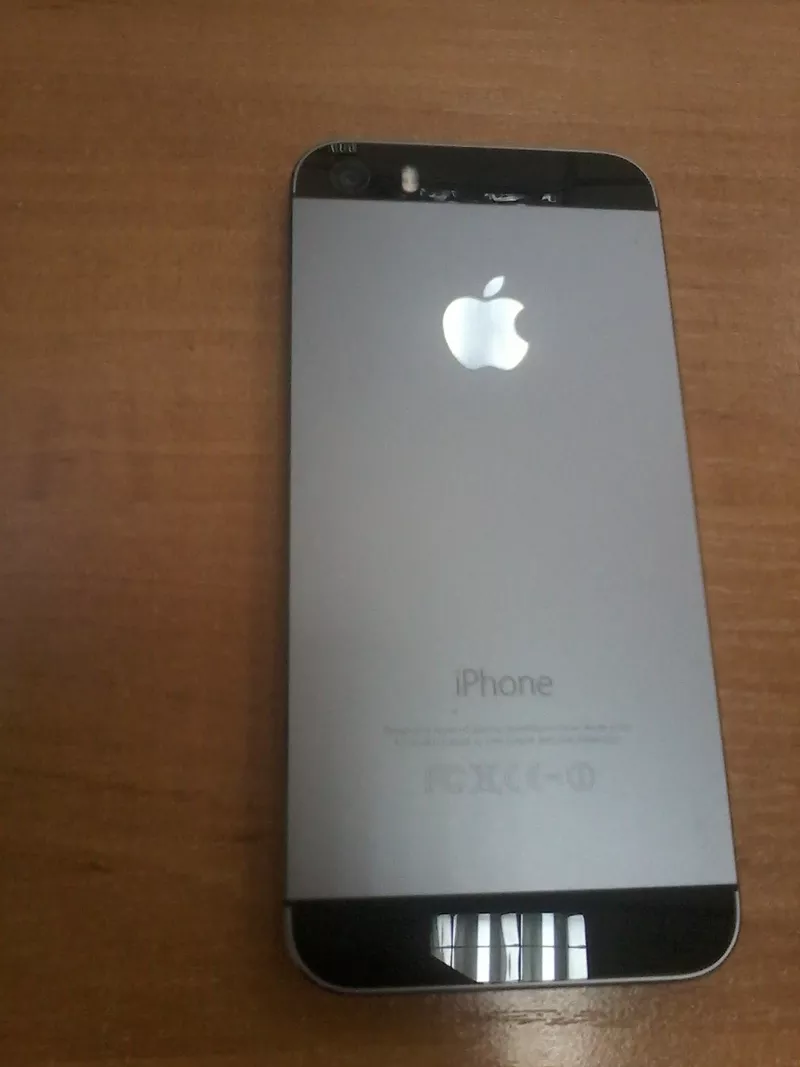 Продам IPhone 5S 32 GB цвет серый,  в отличном состоянии,  торг уместен 4