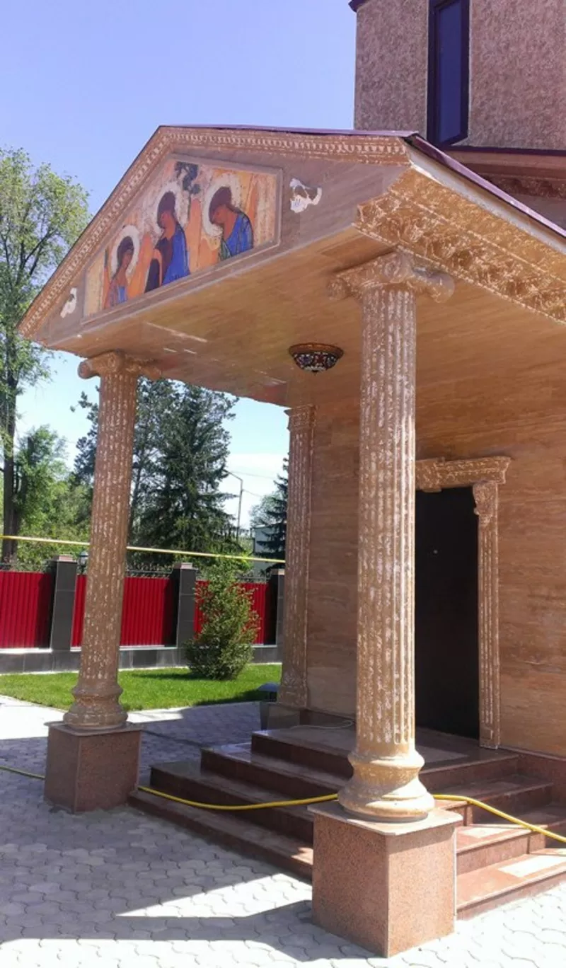 Фрески ОРТО украсили интерьер и фасад храма в честь Пресвятой Троицы.