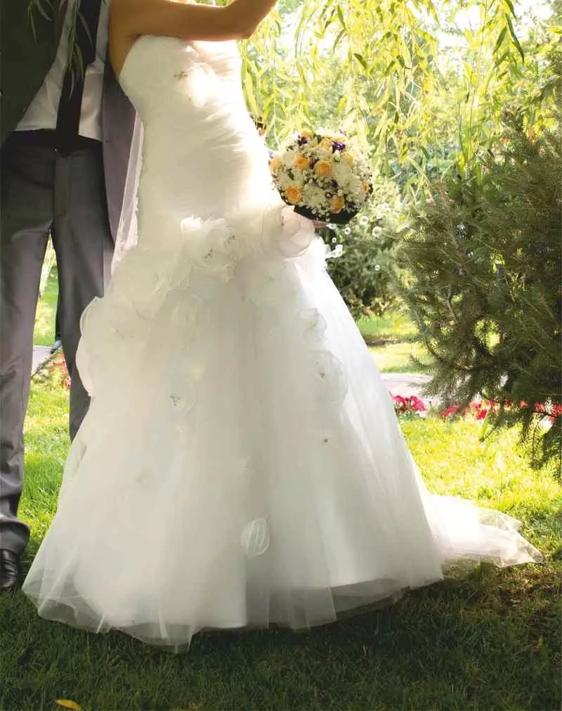 Свадебное платье со шлейфом 