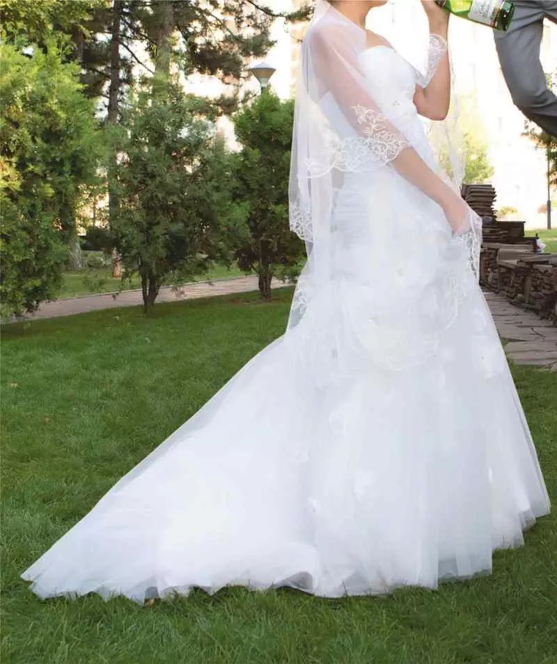Свадебное платье со шлейфом  3
