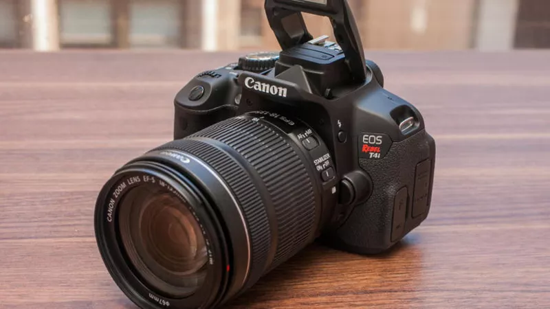 Продам фотоаппарат EOS Rebel T4i(650d)   CANON EF-S 18-135 mm f/3.5-5. 2