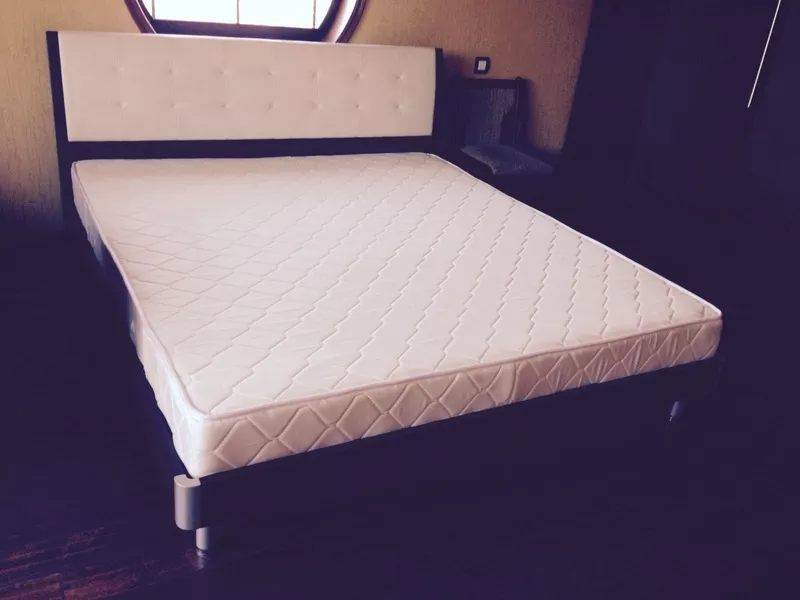 Продам новую двуспальную кровать с матрацом 2