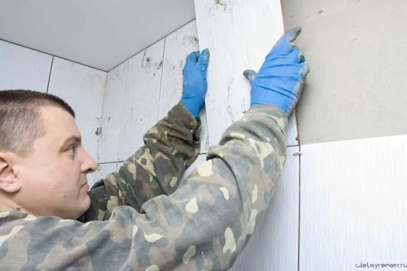 Производим монтаж кафеля