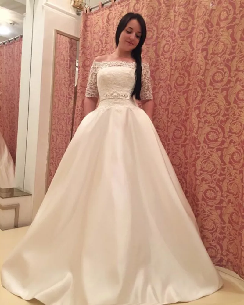 Свадебное платье с атласной юбкой в Алматы