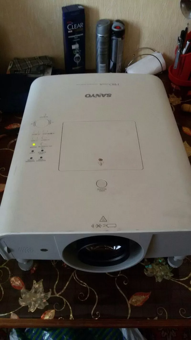 Срочно продам проектор в идеальном состоянии SANYO Sanyo PLC-XT35