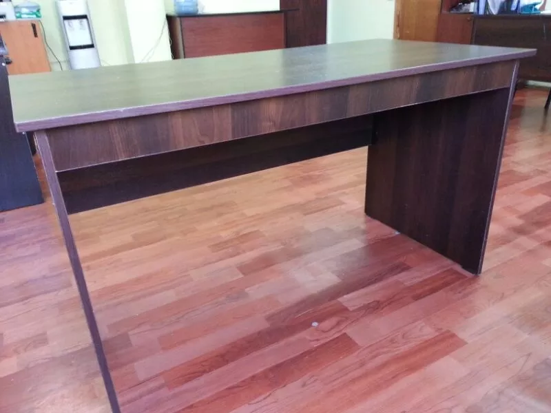 Стол для офиса деревянный