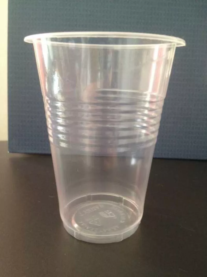 Одноразовые пластиковые стаканы  2